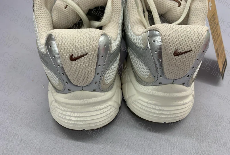 Nike V5 RNR Sneakers