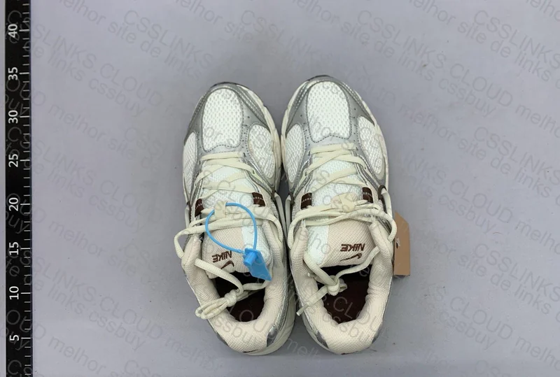 Nike V5 RNR Sneakers 4