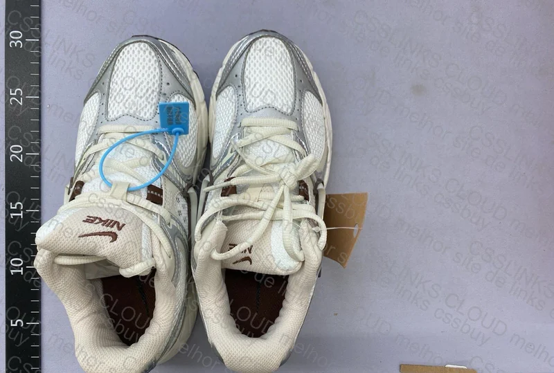 Nike V5 RNR Sneakers