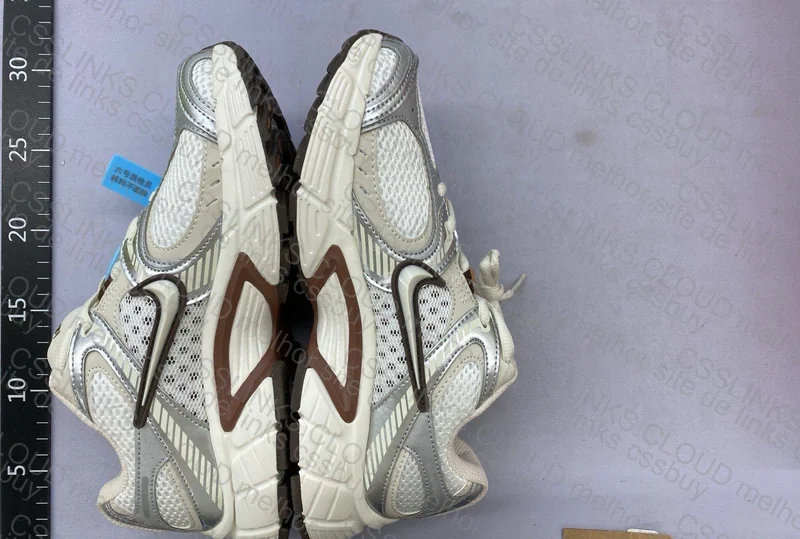 Nike V5 RNR Sneakers 4
