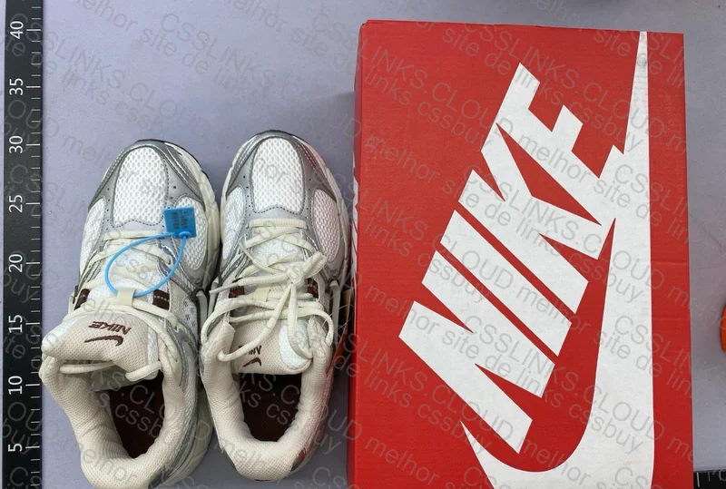 Nike V5 RNR Sneakers 6