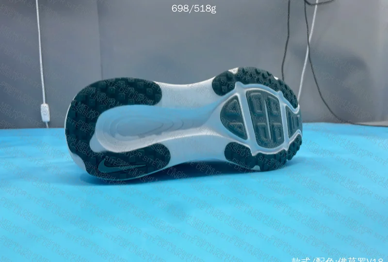 Nike Vomero 18 Sneakers