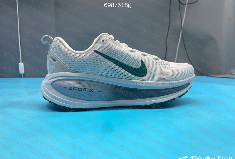 Nike Vomero 18 Sneakers 2