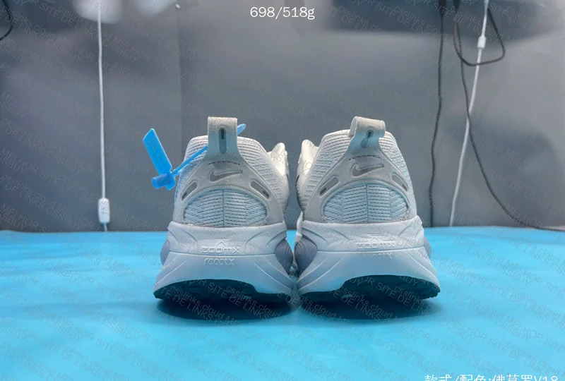 Nike Vomero 18 Sneakers 7