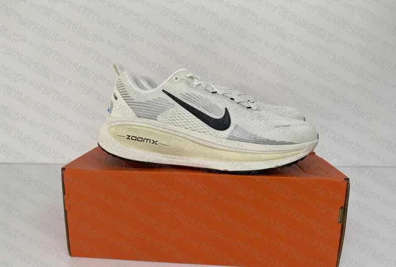 Nike Vomero 18 Men's Sneakers 8