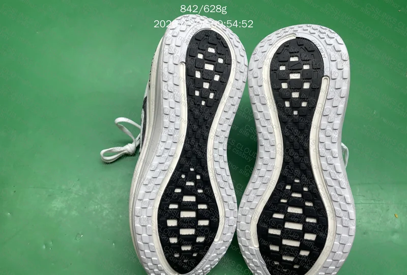 Tênis Nike vomero plus 4