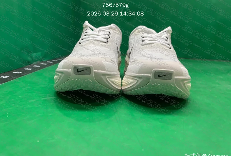 Tênis Nike Vomero Plus 6