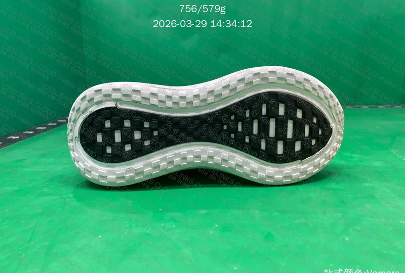 Tênis Nike Vomero Plus 8