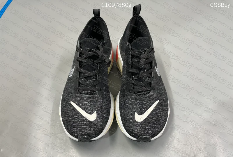 Nike ZoomX Invincible Run Flyknit 3 Sneakers
