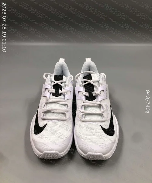 NikeCourt Vapor Lite Sneakers