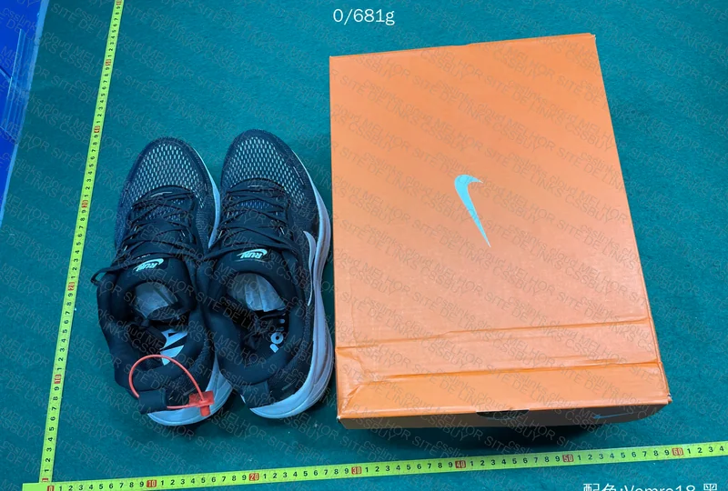 Nike Vomero 18 Sneakers