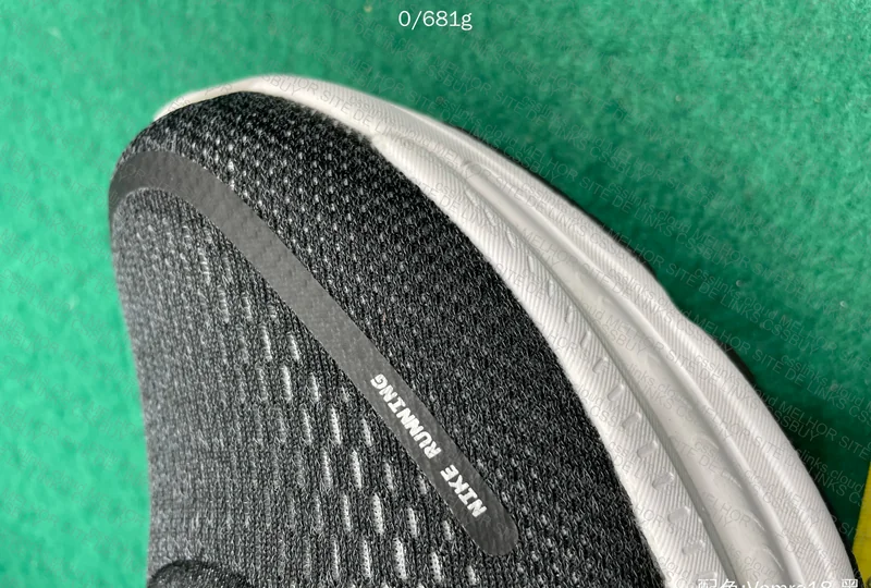 Nike Vomero 18 Sneakers 2