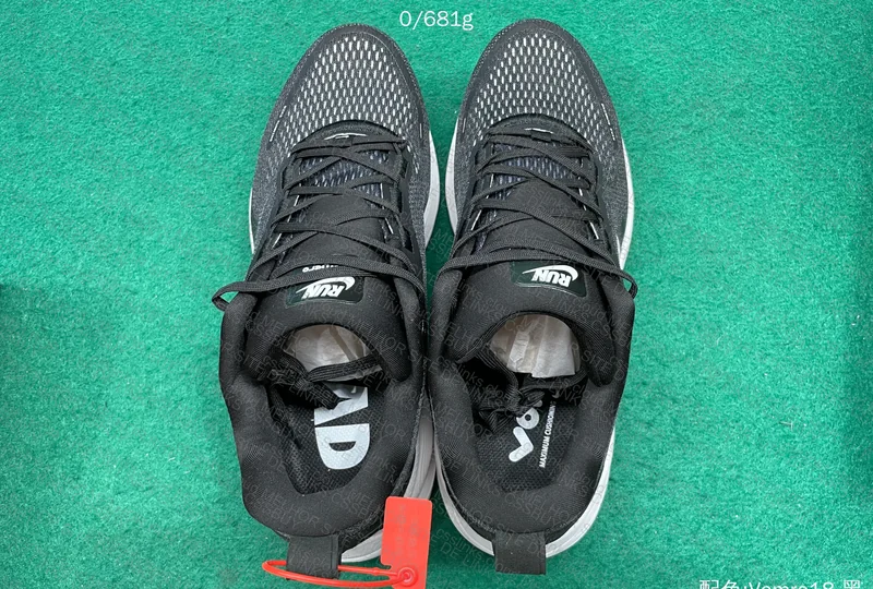 Nike Vomero 18 Sneakers 3
