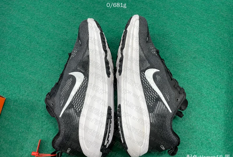 Nike Vomero 18 Sneakers 4