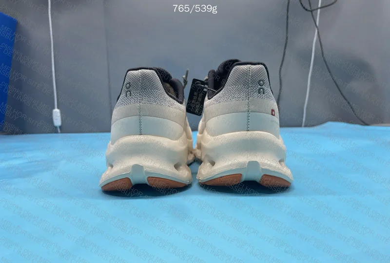 ON Sneakers 3