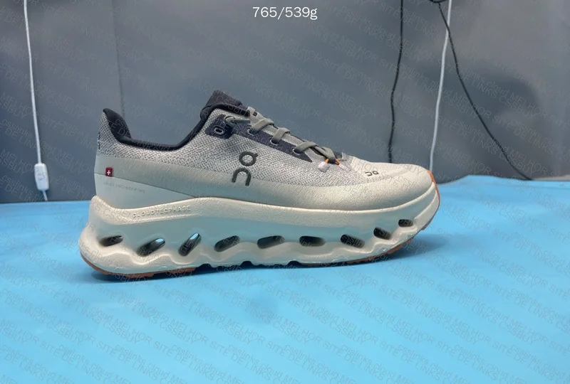 ON Sneakers 5