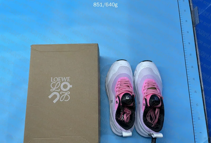 ON Sneakers 10