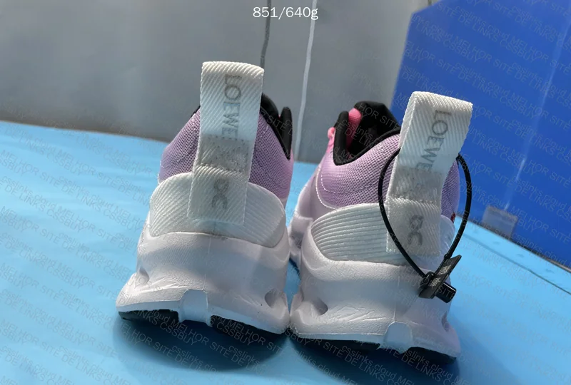 ON Sneakers 3