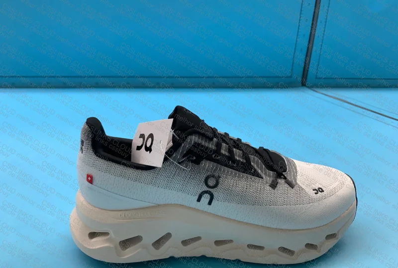 ON Cloud Sneakers 4