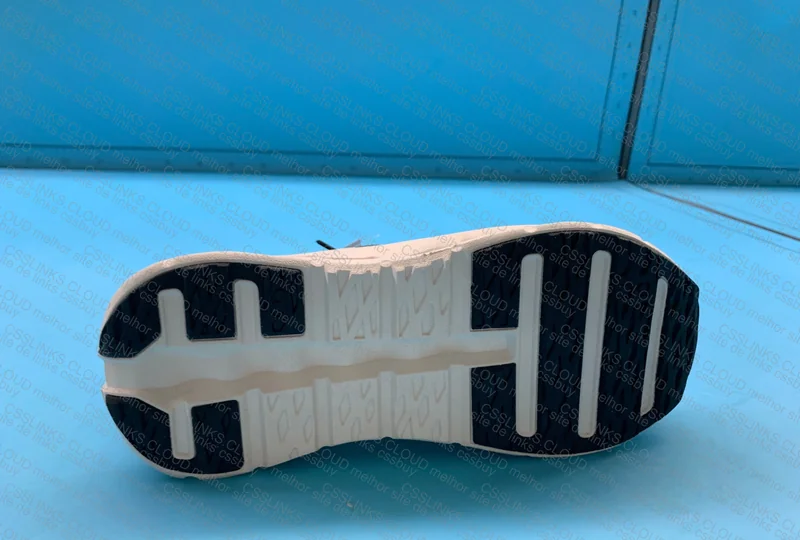 ON Cloud Sneakers 6