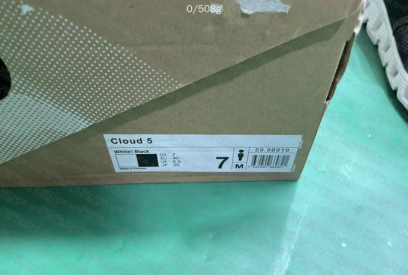 ON Cloud 5 Sneakers 7