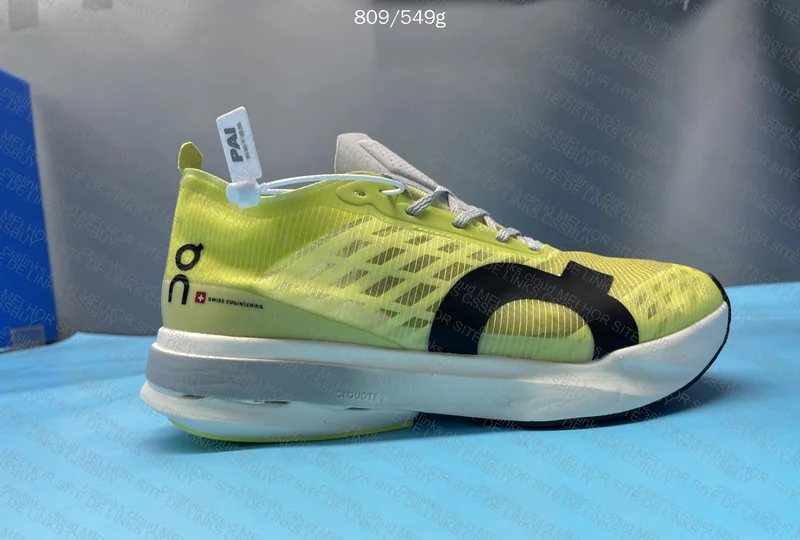 ON Cloudboom Strike Sneakers 2