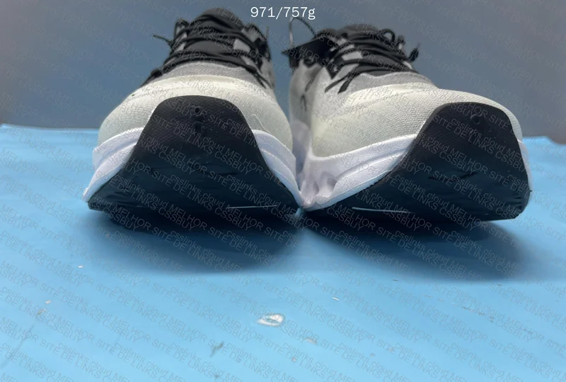 ON Cloudtilt Sneakers 2