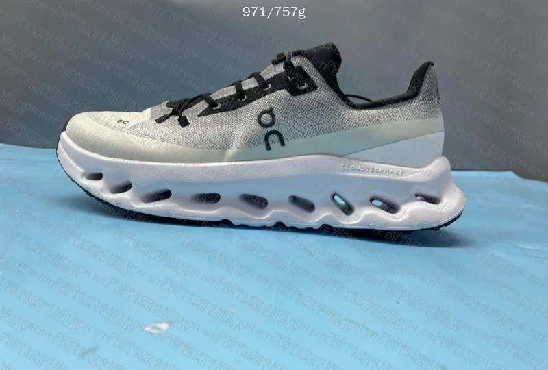 ON Cloudtilt Sneakers 7