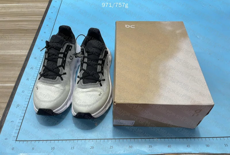 ON Cloudtilt Sneakers 8