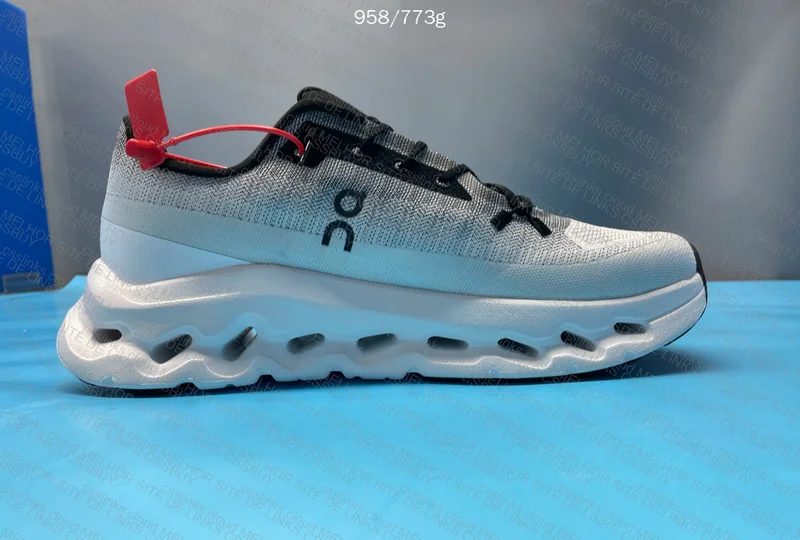 ON Cloudtilt Sneakers