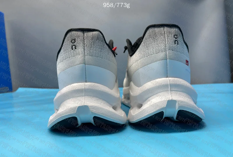 ON Cloudtilt Sneakers 2