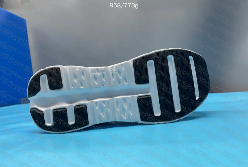 ON Cloudtilt Sneakers 5