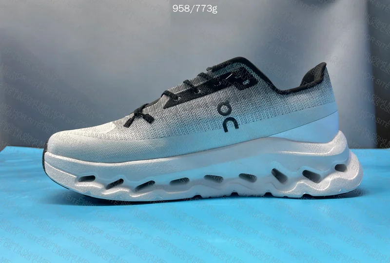 ON Cloudtilt Sneakers 6