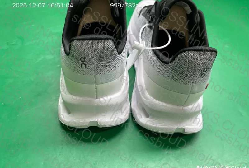 ON Cloudtilt Sneakers