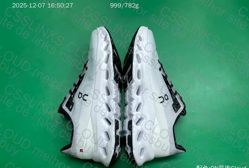 ON Cloudtilt Sneakers 4