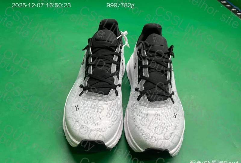 ON Cloudtilt Sneakers 8