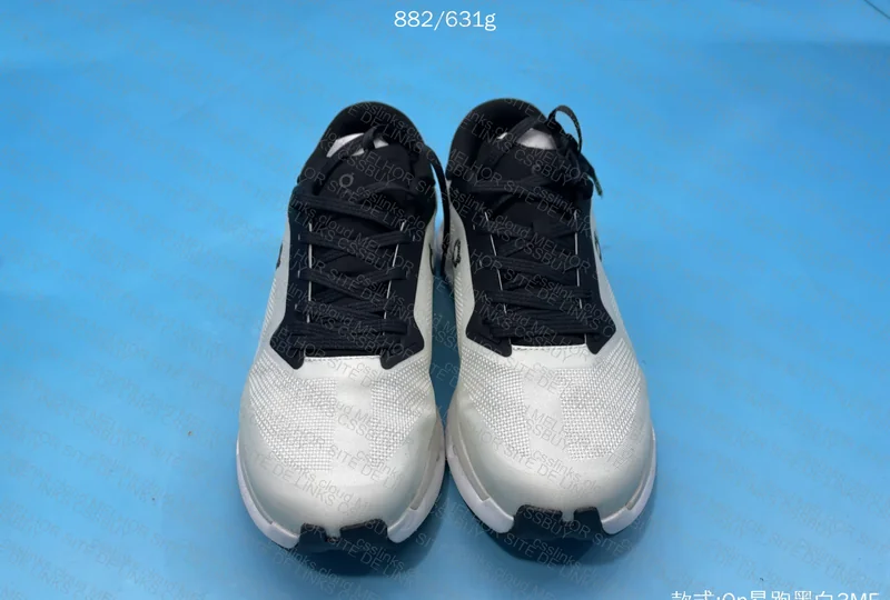 On Running Sneakers 3