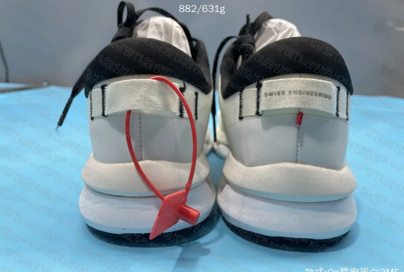 On Running Sneakers 4