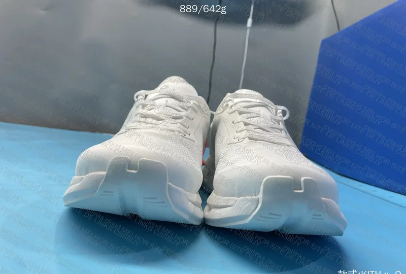 On Running Sneakers 2