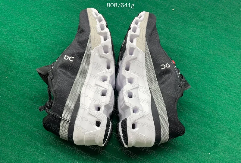 On Running Sneakers 2