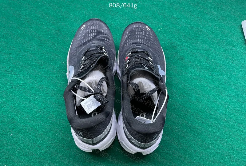 On Running Sneakers 3