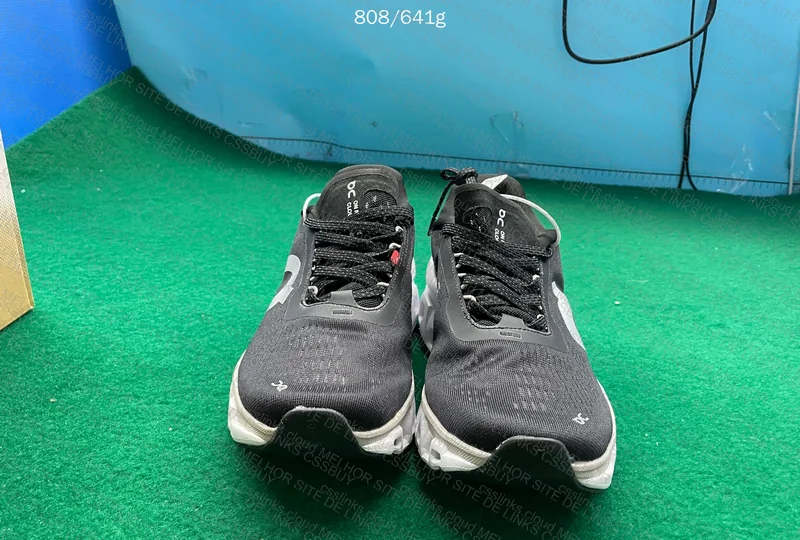 On Running Sneakers 4