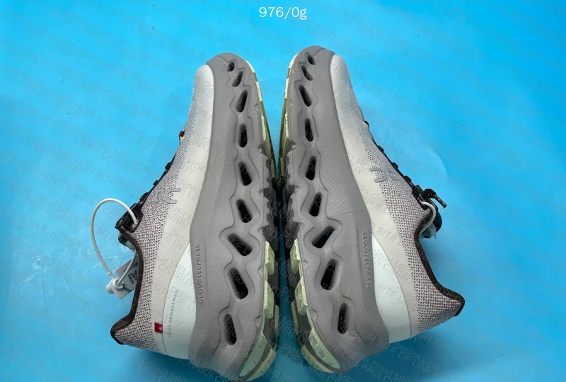 On Running Cloudtilt Sneakers 6