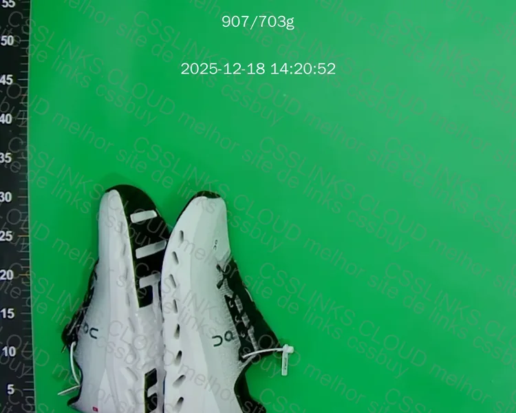 On Running Cloudtilt Sneakers 3