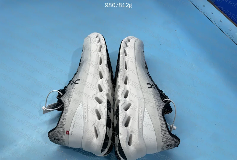 On Running Cloudtilt Sneakers (Returned) 3