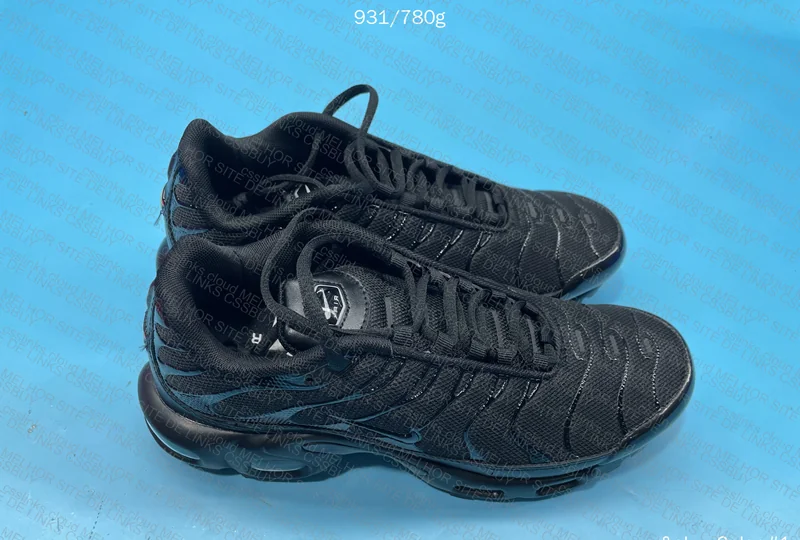 TN Sneakers 2