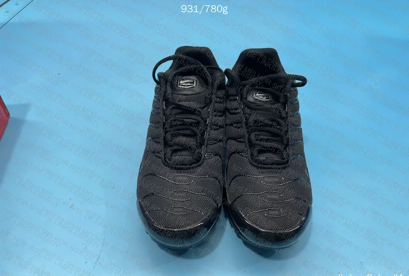 TN Sneakers 4