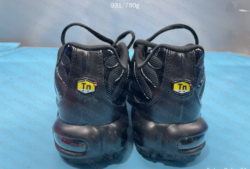 TN Sneakers 5