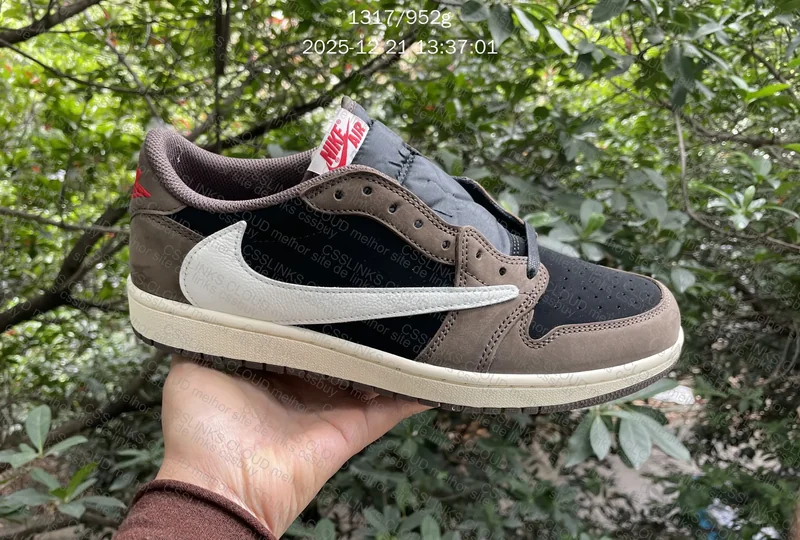 Travis Scott x Air Jordan 1 Low Retro SP Dark Mocha Sneakers 2