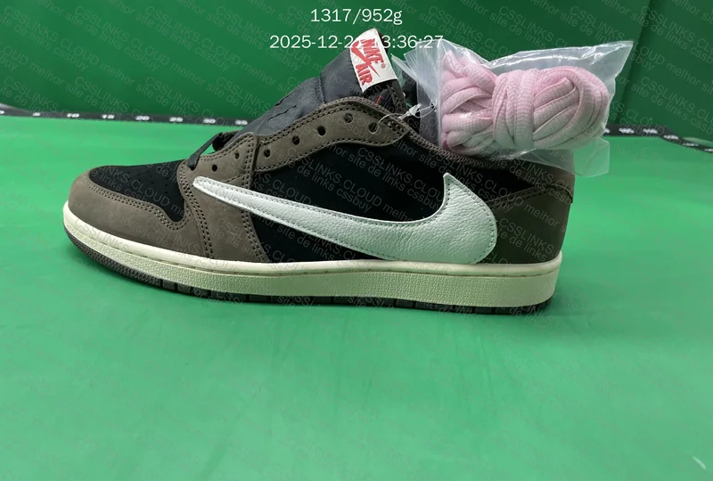 Travis Scott x Air Jordan 1 Low Retro SP Dark Mocha Sneakers 4